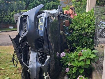 anto pane choque|Así quedó el auto de Anto Pane tras el grave accidente que casi。